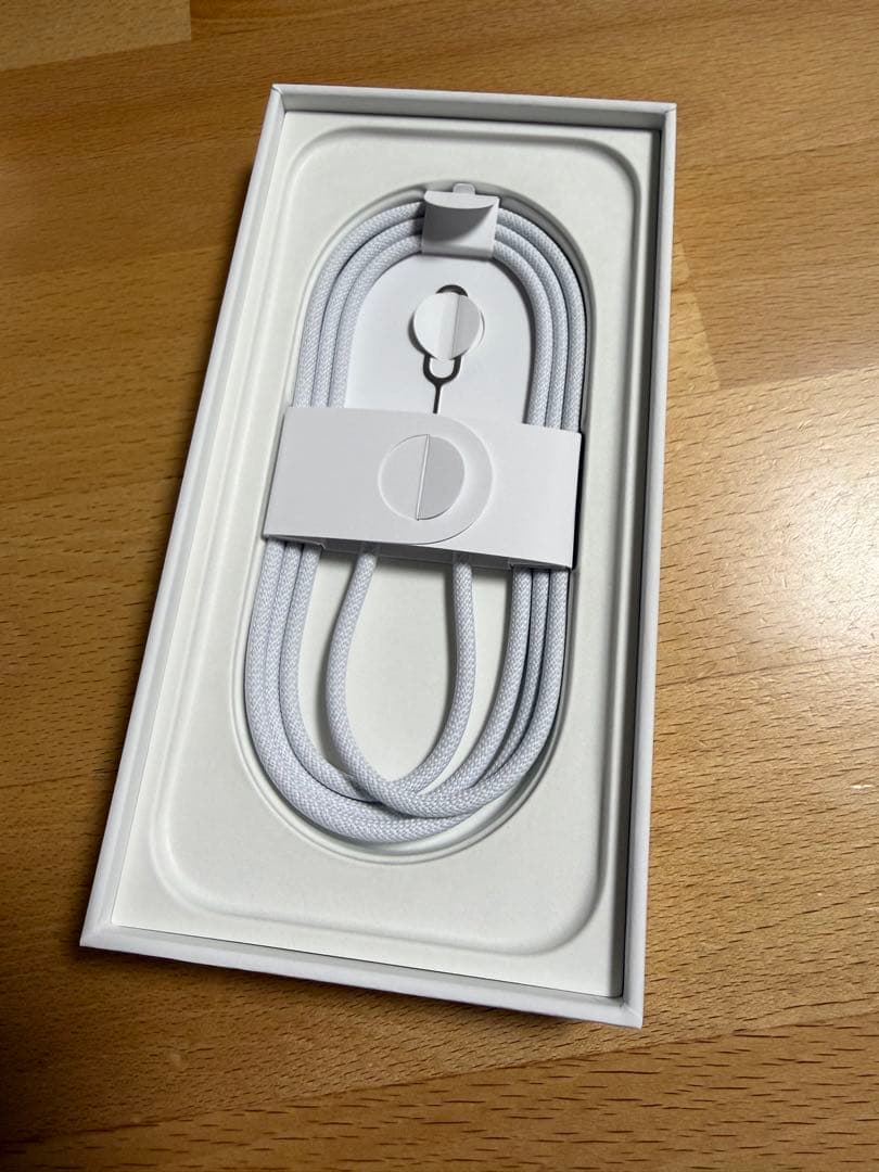 新品同様！iPhone 16 Pro ちいかわケース　保護フィルム付き