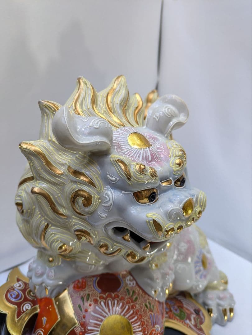 ☆b468、九谷焼　9号宝獅子　白盛 魔除けの 「獅子 」