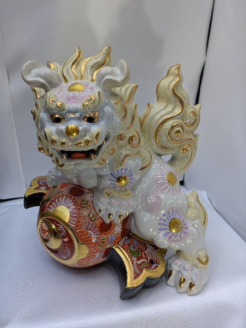 ☆b468、九谷焼　9号宝獅子　白盛 魔除けの 「獅子 」