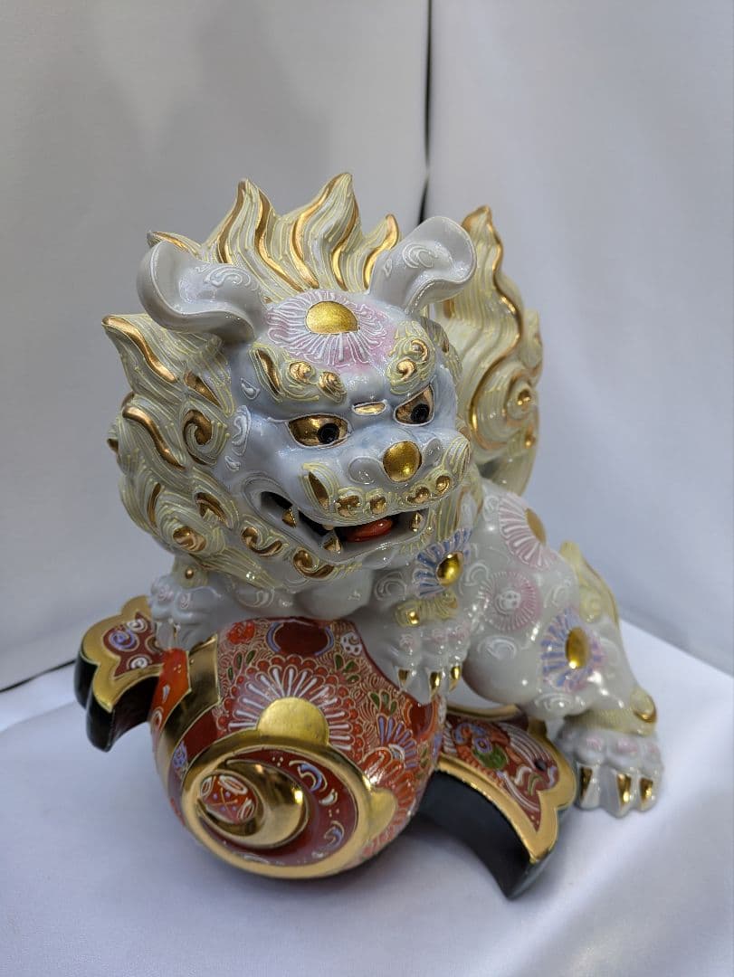 ☆b468、九谷焼　9号宝獅子　白盛 魔除けの 「獅子 」