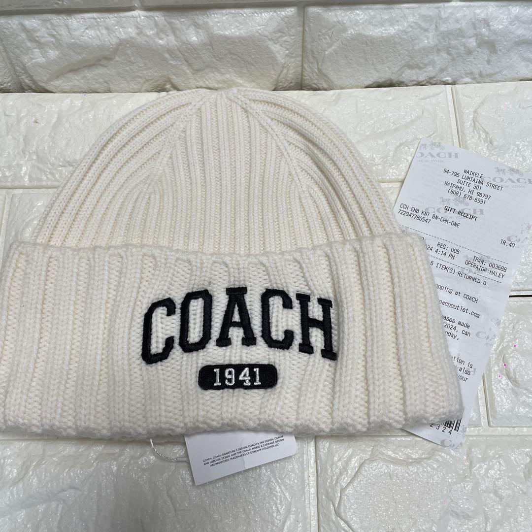COACH ブランドロゴ ニット帽　ホワイト
