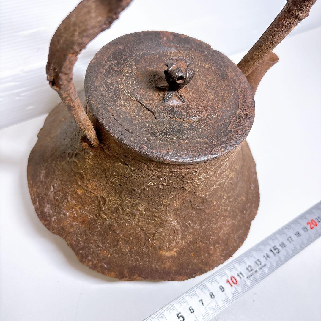 骨董品 南部有坂造　富士形鉄瓶 花草絵図 南部鉄瓶 南部鉄器 在銘 名匠