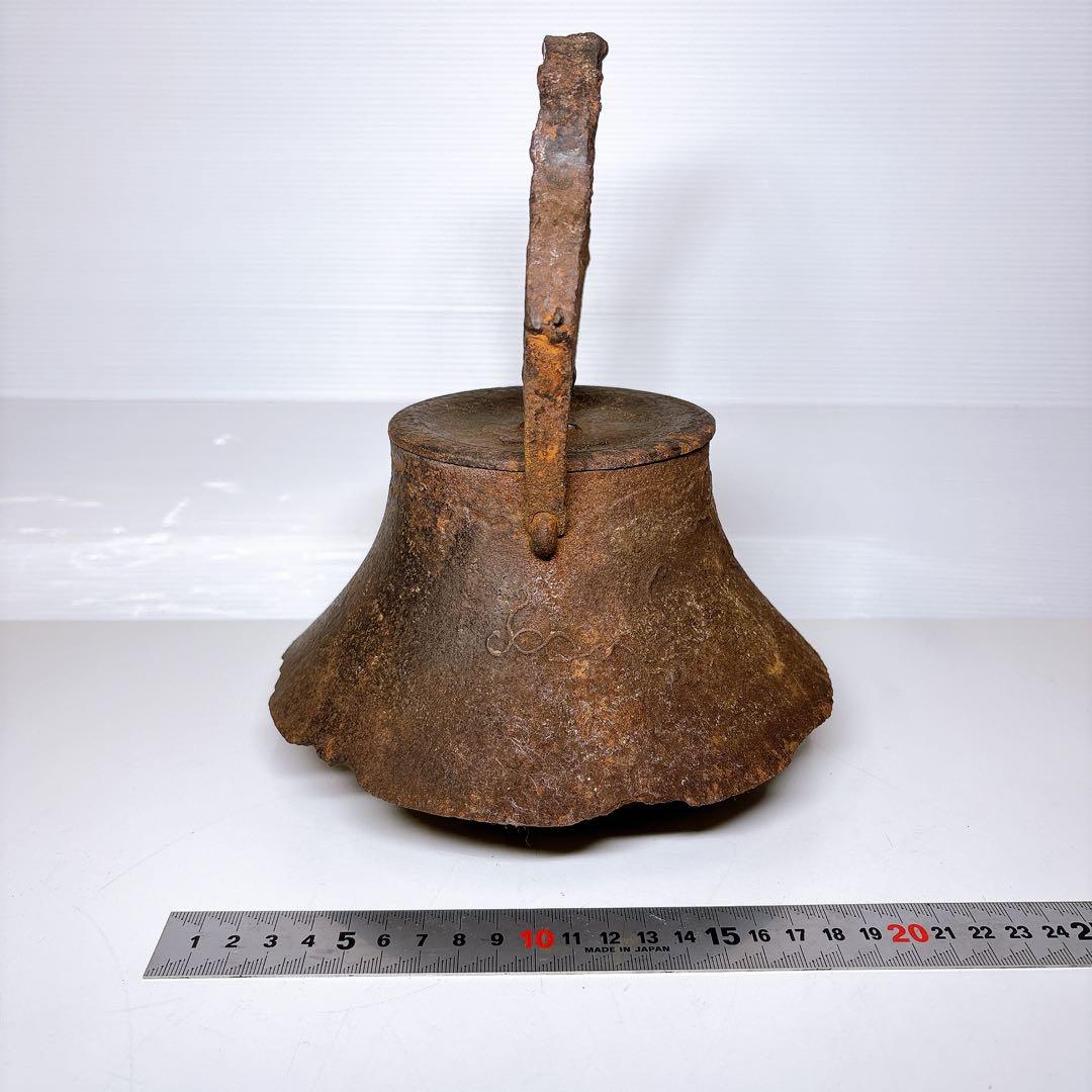 骨董品 南部有坂造　富士形鉄瓶 花草絵図 南部鉄瓶 南部鉄器 在銘 名匠