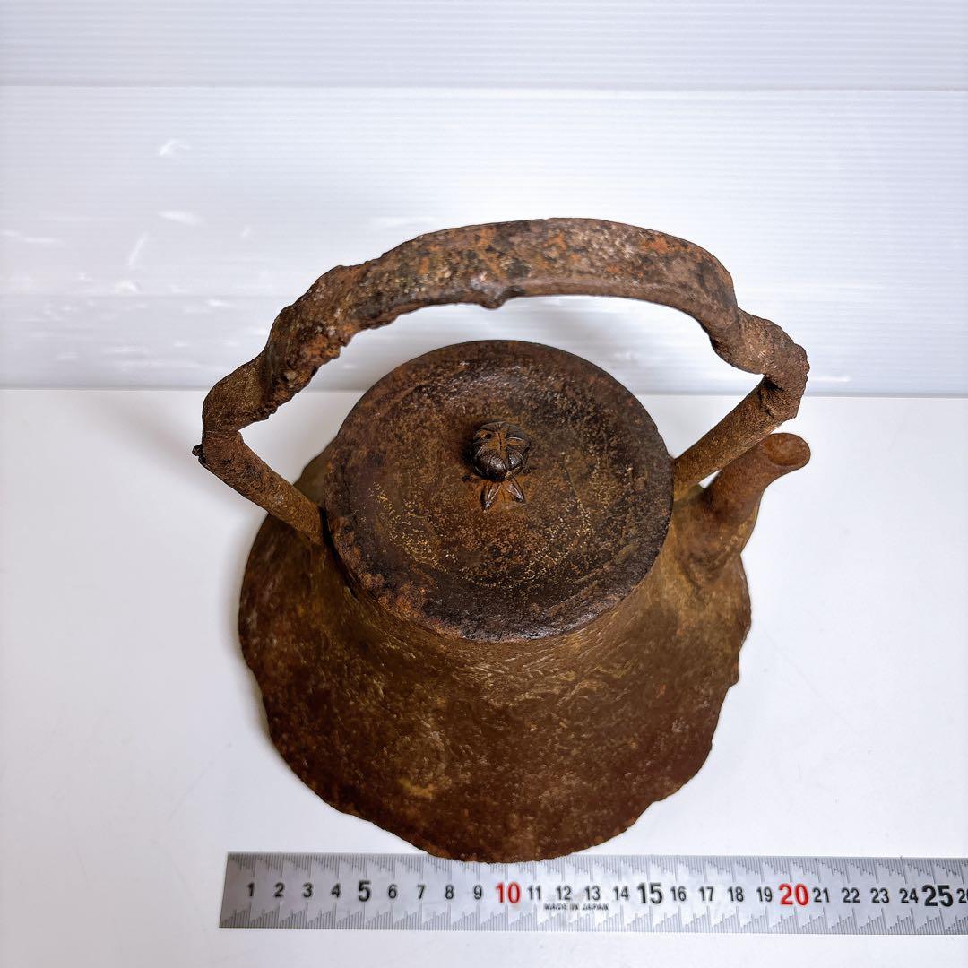 骨董品 南部有坂造　富士形鉄瓶 花草絵図 南部鉄瓶 南部鉄器 在銘 名匠