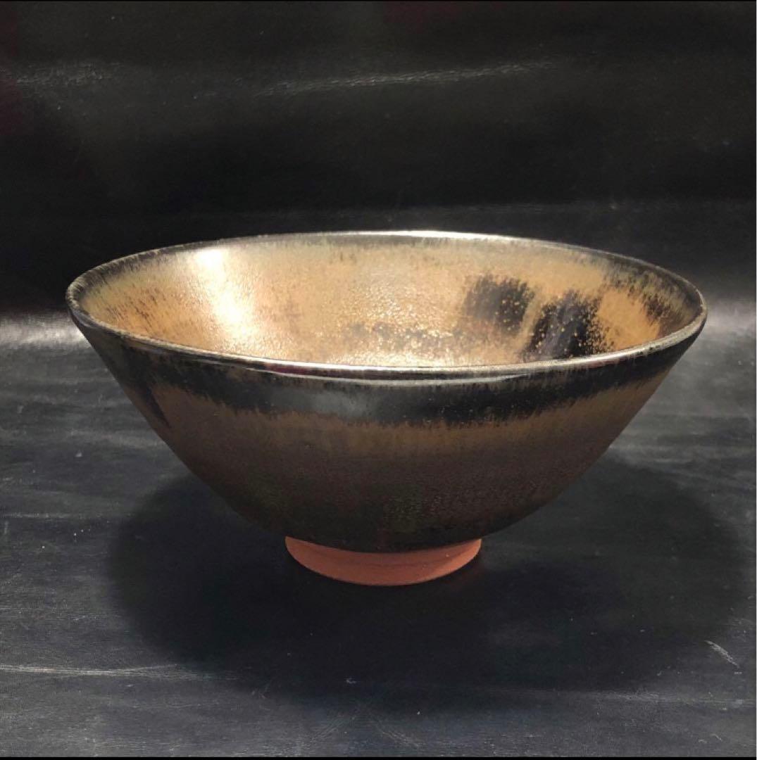 美しい古美術◼️蔵から、凄い美しい黒とカーキ色に茶の3色の抹茶茶碗が出て来ました。
