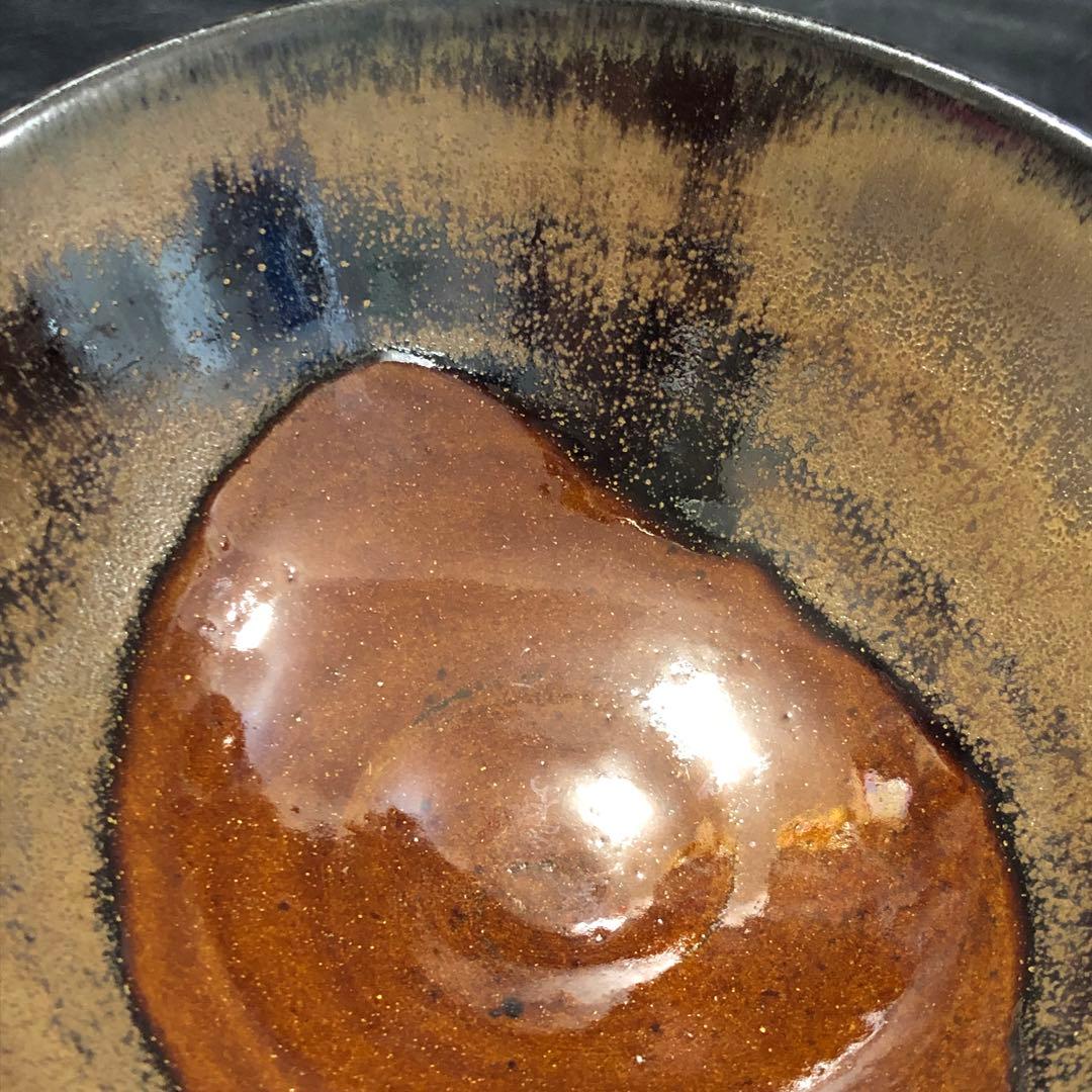 美しい古美術◼️蔵から、凄い美しい黒とカーキ色に茶の3色の抹茶茶碗が出て来ました。