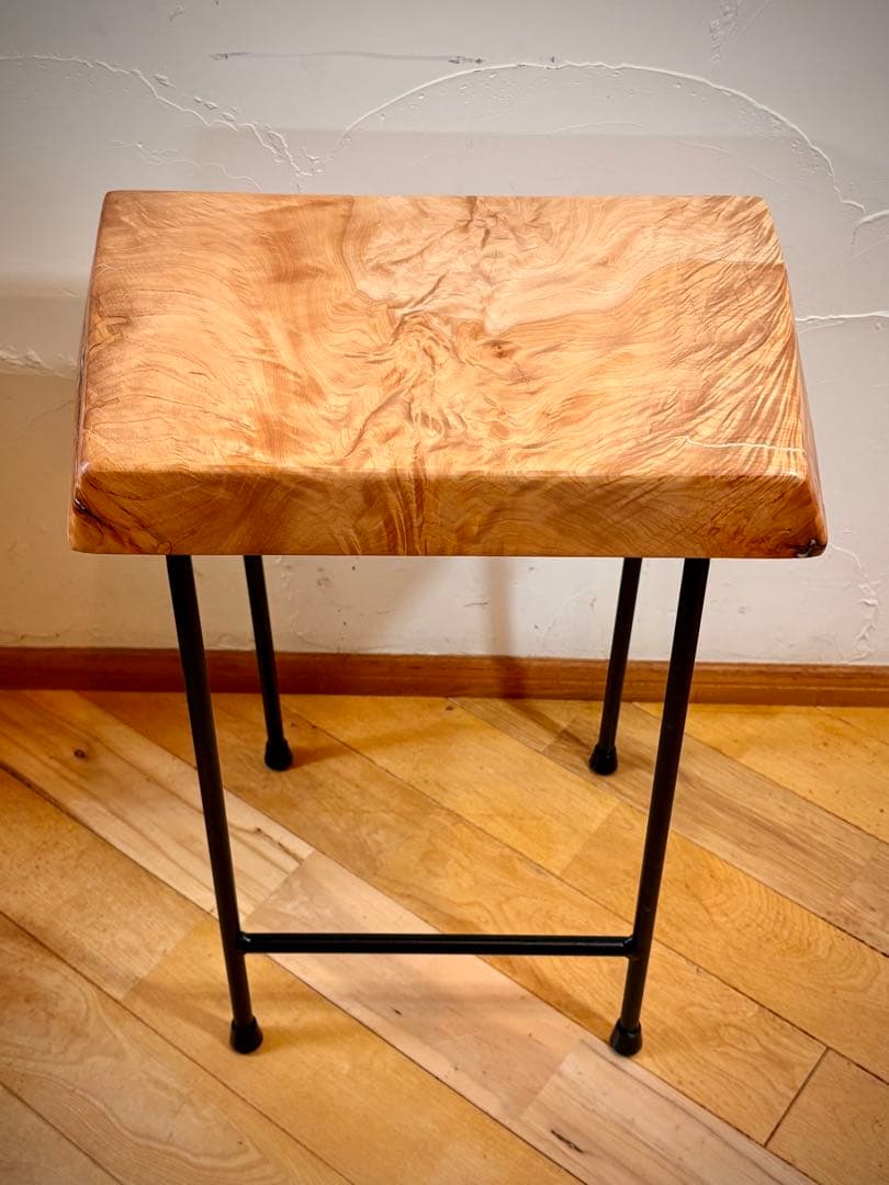 無垢材サイドテーブル　天然木　栃　家具