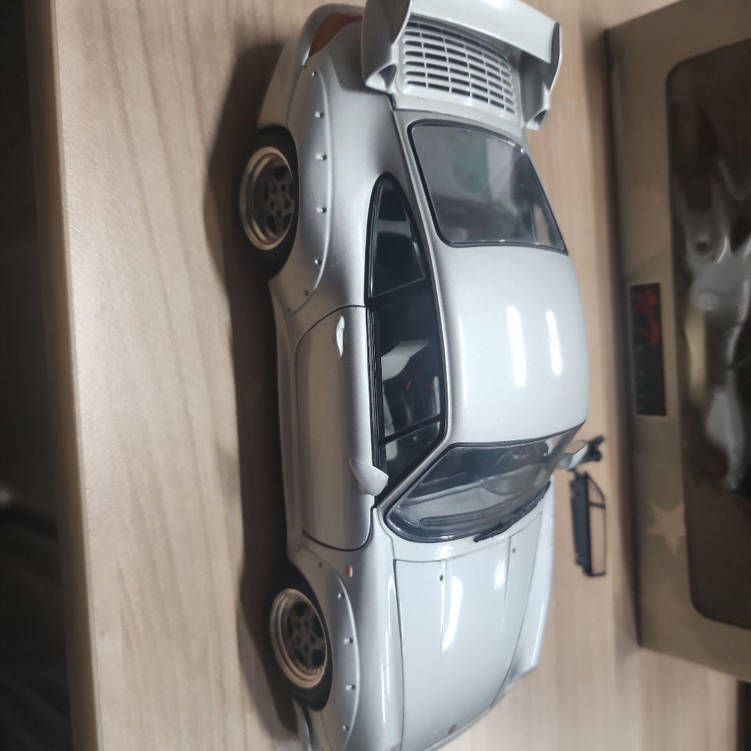 utモデル ポルシェ911GT2 1/18スケール シルバー