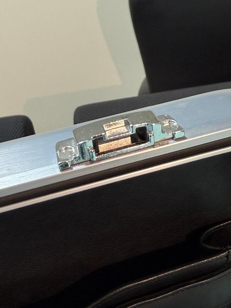 エリートシリーズ CEM ゼロハリバートン ポリッシュブルー 美品です