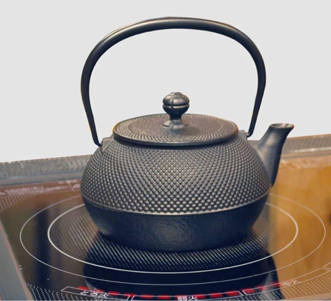 【mido midoさま専用】 岩鋳 鉄瓶 7型アラレ IH対応 黒焼付0.9