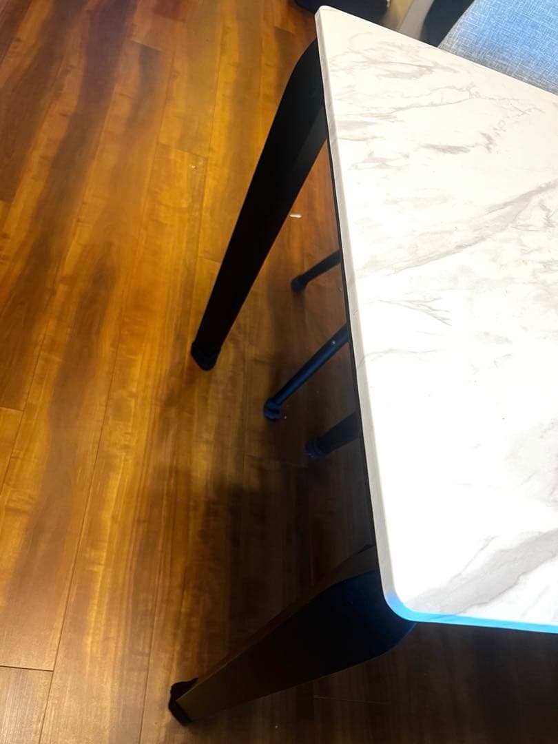 値下げ。1月19日まで。メラミン素材のダイニングテーブル　状態は良好！