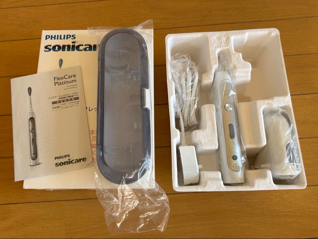★新品未使用★ソニックケアー電動歯ブラシ・替えブラシ４本 PHILIPS