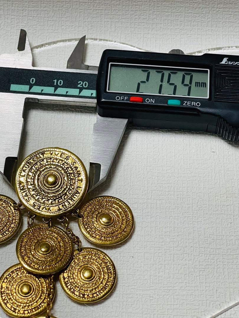 レア！！ イヴ・サンローラン ラウンドロゴ ヴィンテージ ブローチ