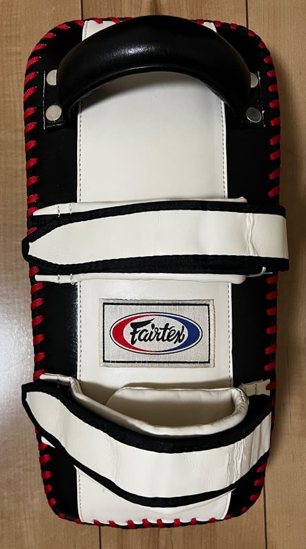 Fairtex フェアテックス キックミット 白黒赤