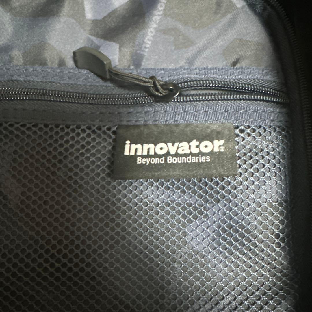 「innovator」黒TSAロック 中型キャリーケース