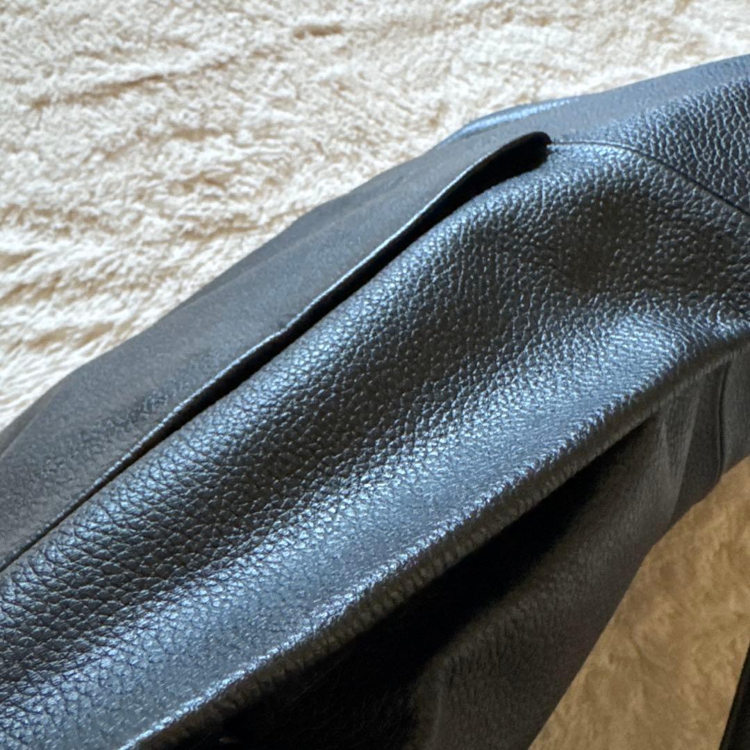 ear PAPILLONNERレザーショルダーバッグ ブラックフラップポケット付