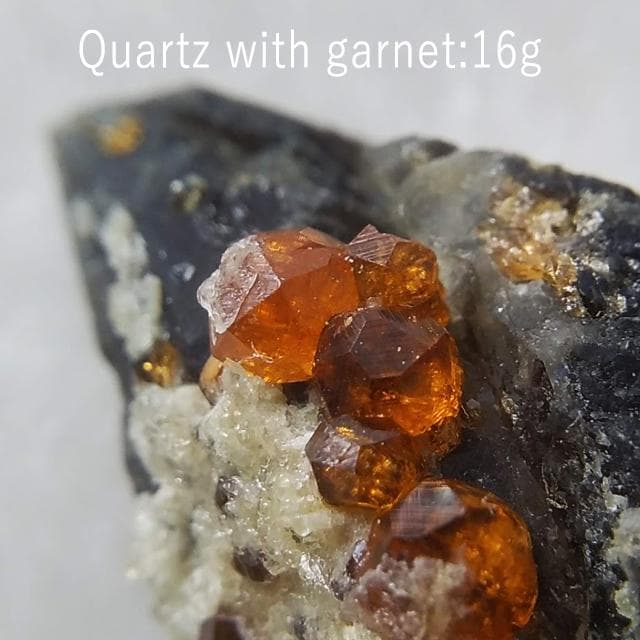 16g　スペサルタイト　煙水晶　ガーネット　母岩付き　共生鉱物　鉱物標本　水晶