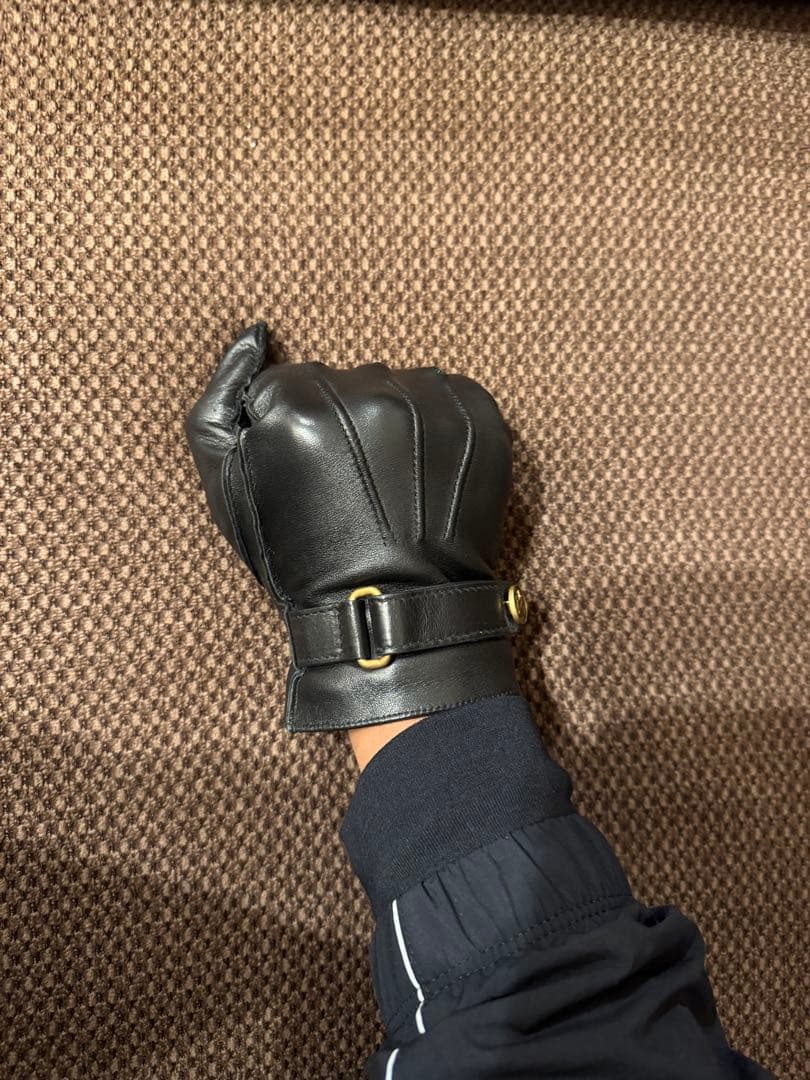 GUCCI レザー手袋 ブラック バックル付き メンズ