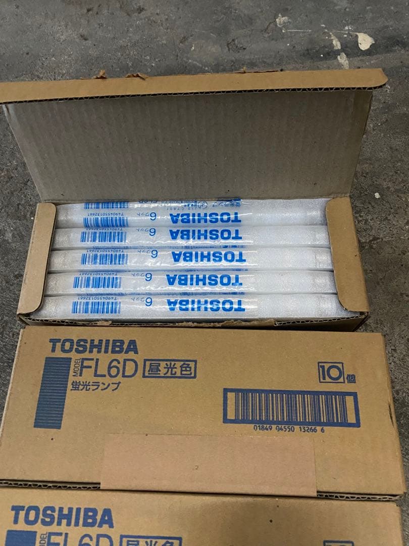 【新品未使用品】TOSHIBA 蛍光ランプF6D 昼光色　30本セット 6ワット