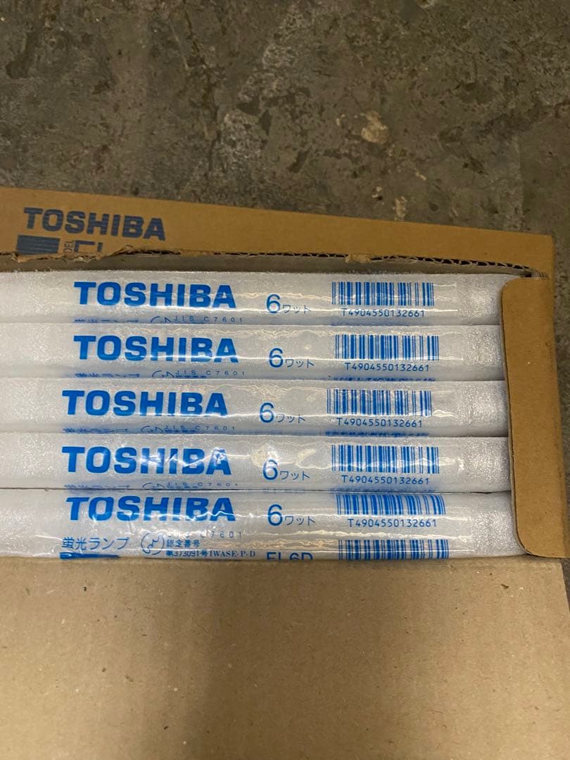 【新品未使用品】TOSHIBA 蛍光ランプF6D 昼光色　30本セット 6ワット