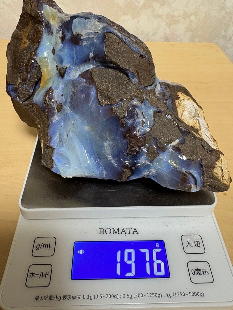 オーストラリア産　大きなボルダーオパール原石　約1976g パワーストーン置物