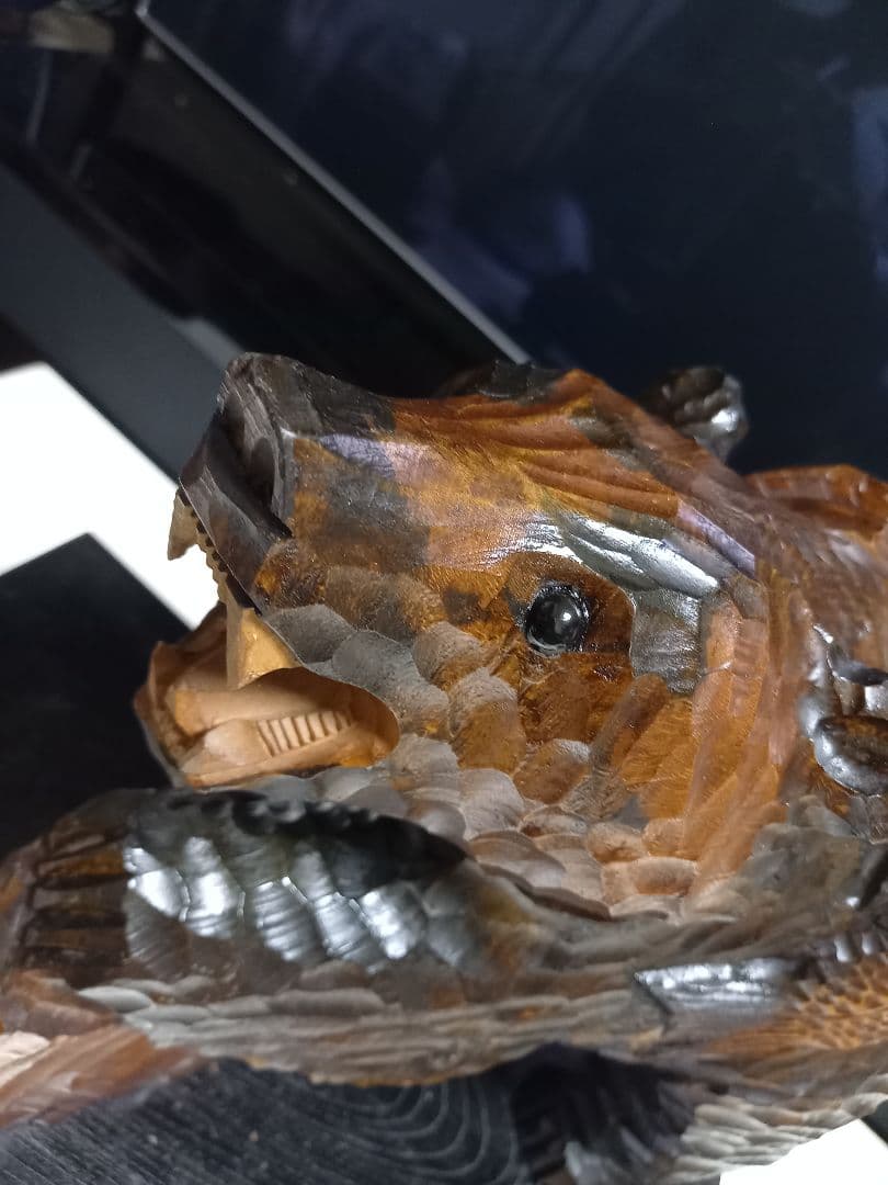 北海道　農民　民芸　大型　木彫り　硝子目　鮭背負い熊　台座　付属