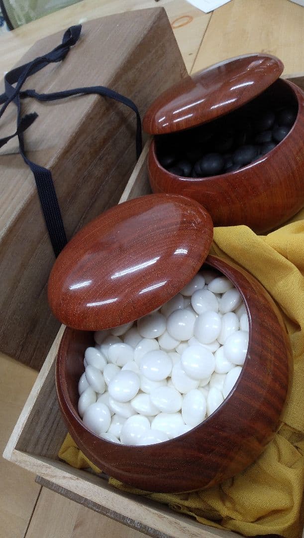 （国産）本榧碁盤 五寸 碁石・脚・ケース付