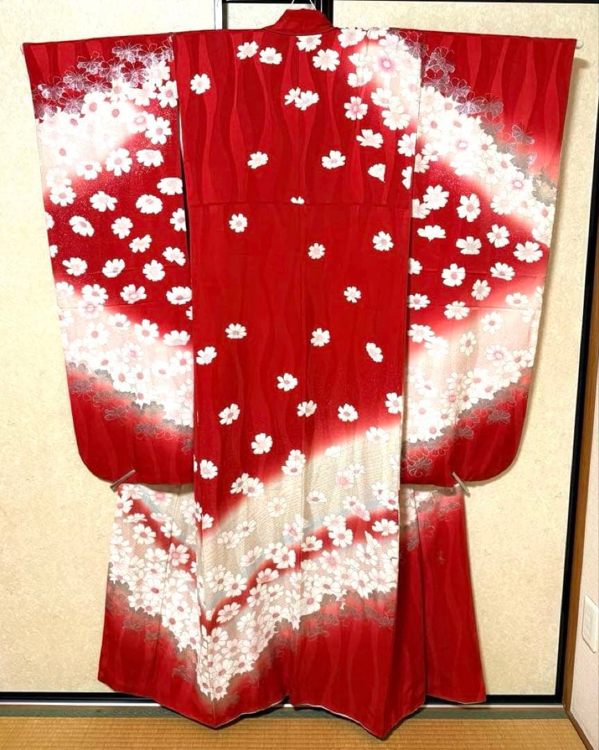 山口小夜子氏デザイン監修　振袖、長襦袢セット　赤系　花柄