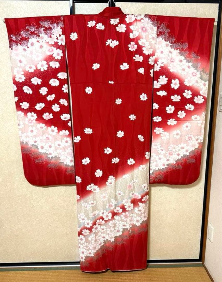 山口小夜子氏デザイン監修　振袖、長襦袢セット　赤系　花柄