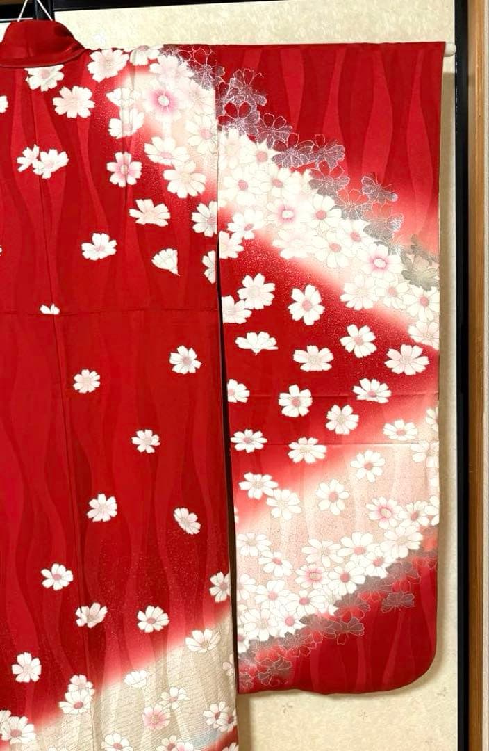 山口小夜子氏デザイン監修　振袖、長襦袢セット　赤系　花柄