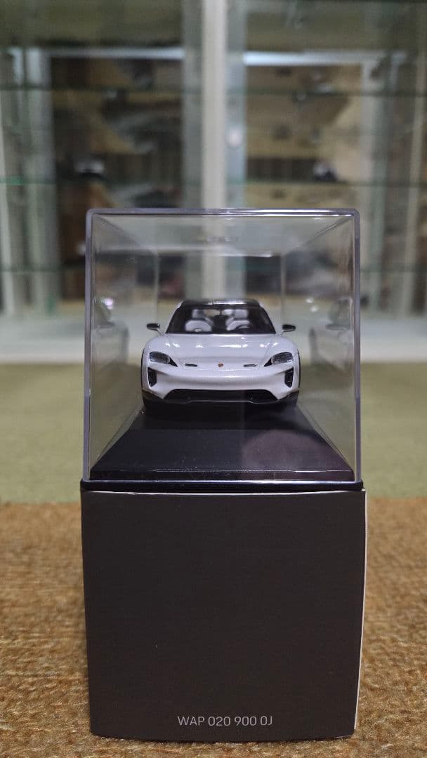 1/43 Porsche 特注 Mission e 2018 Spark