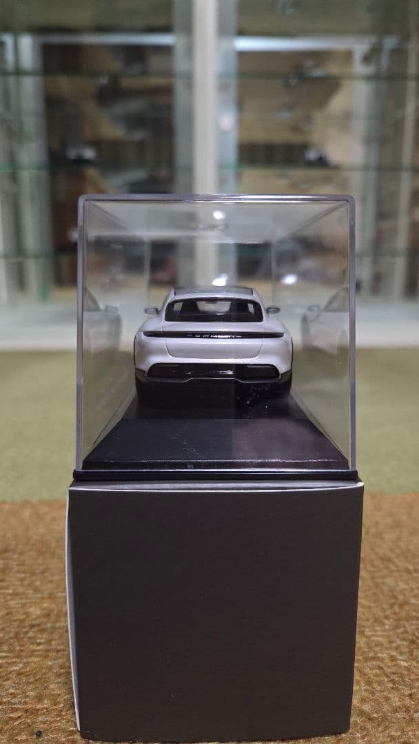 1/43 Porsche 特注 Mission e 2018 Spark