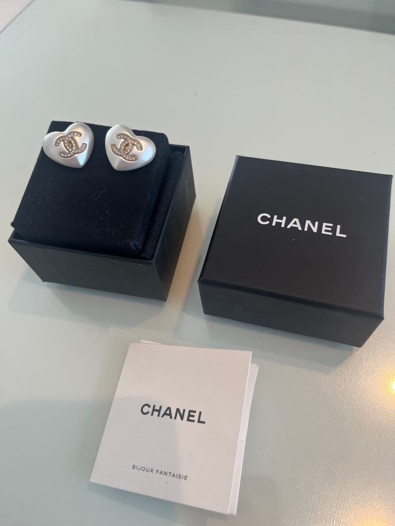 限定完売品CHANEL シャネルハートピアス　ココマーク　ホワイトゴールド美品