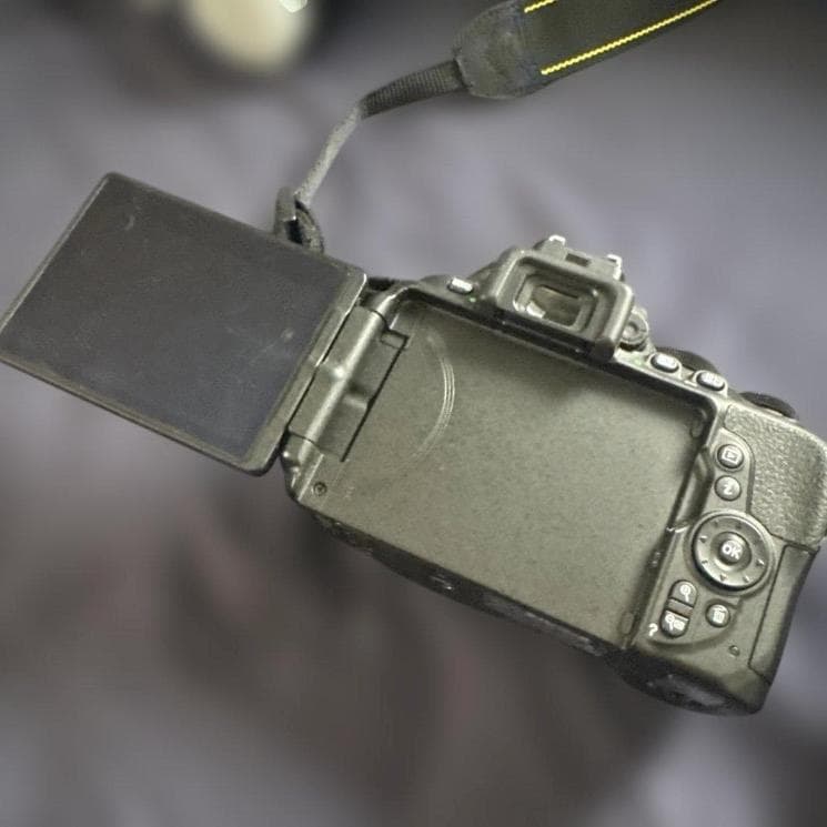 Nikon D5600 ダブルズームキット 動作品 箱付き