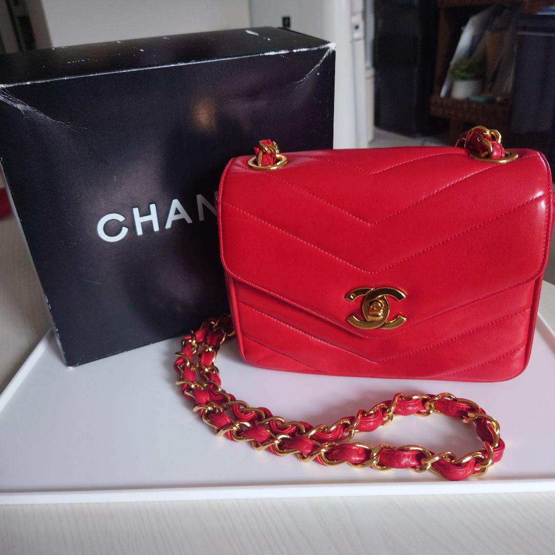 CHANEL レッド キルティングショルダーバッグ