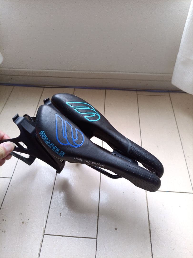 さらに値下げトライアスロン用サドルとボトルケージ