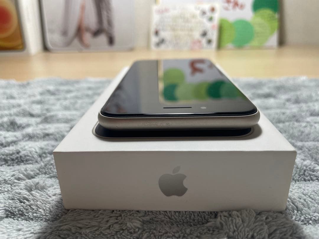 iPhone SE 第3世代 スターライト SIMフリー 超美品