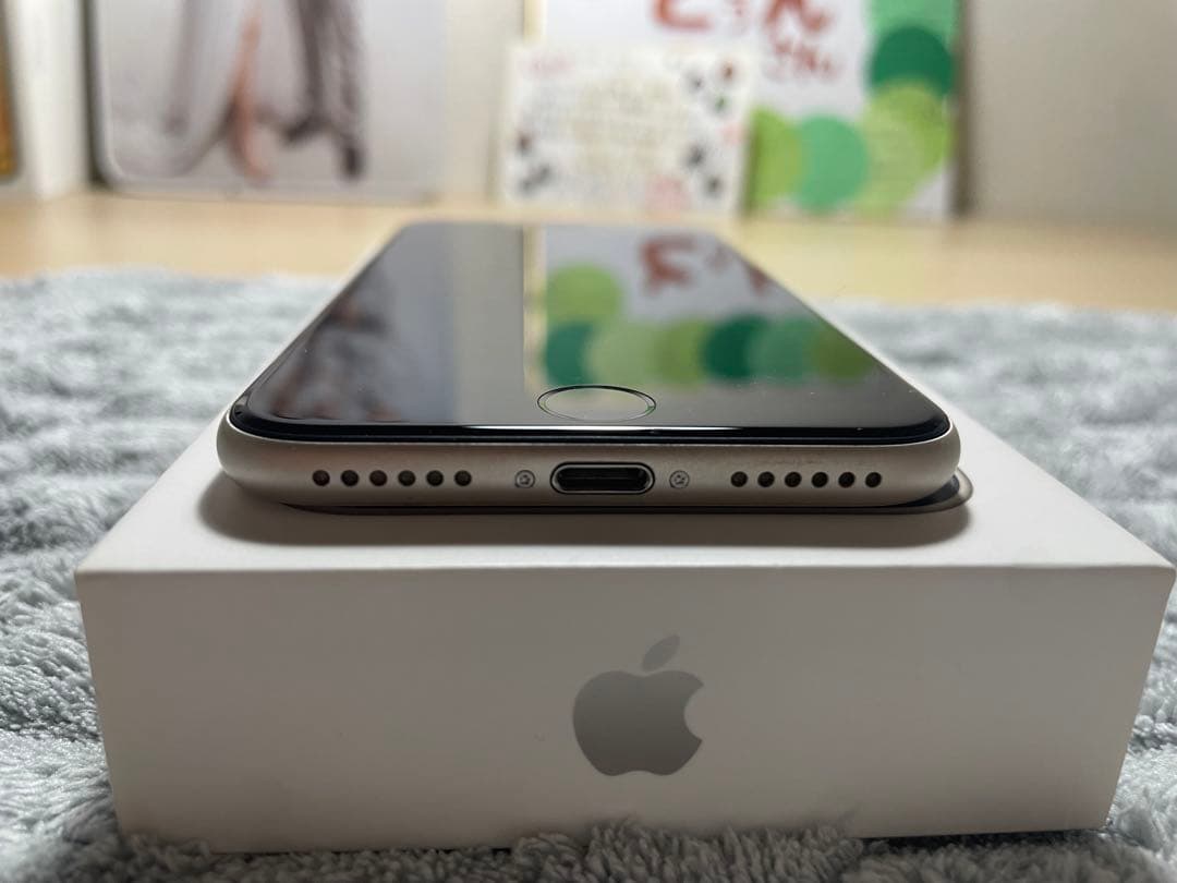 iPhone SE 第3世代 スターライト SIMフリー 超美品