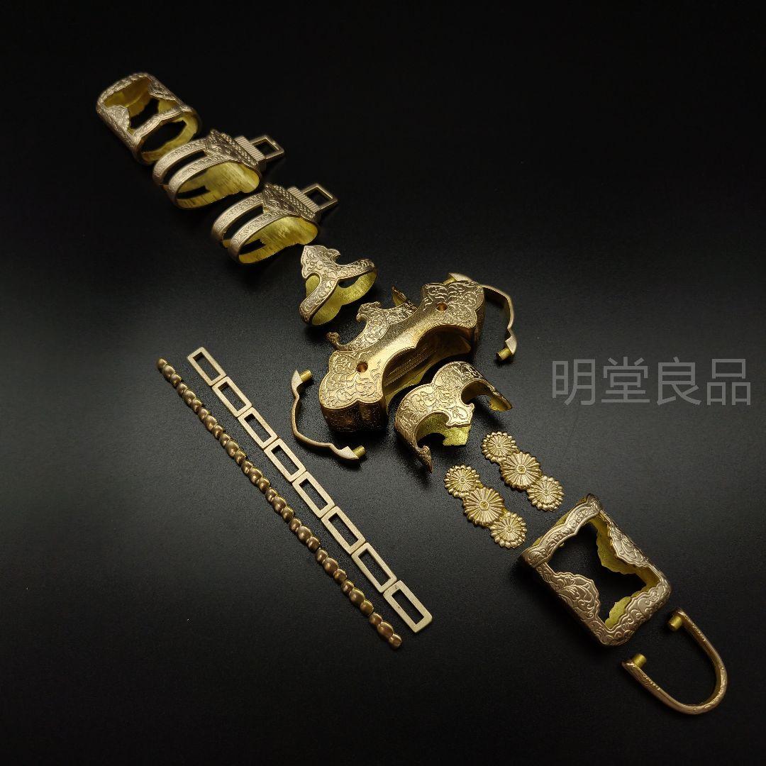 年末セール衛府の太刀金具　菊紋の図　切羽目釘鐺太刀拵鞘金具　金工品　銅製レア金具