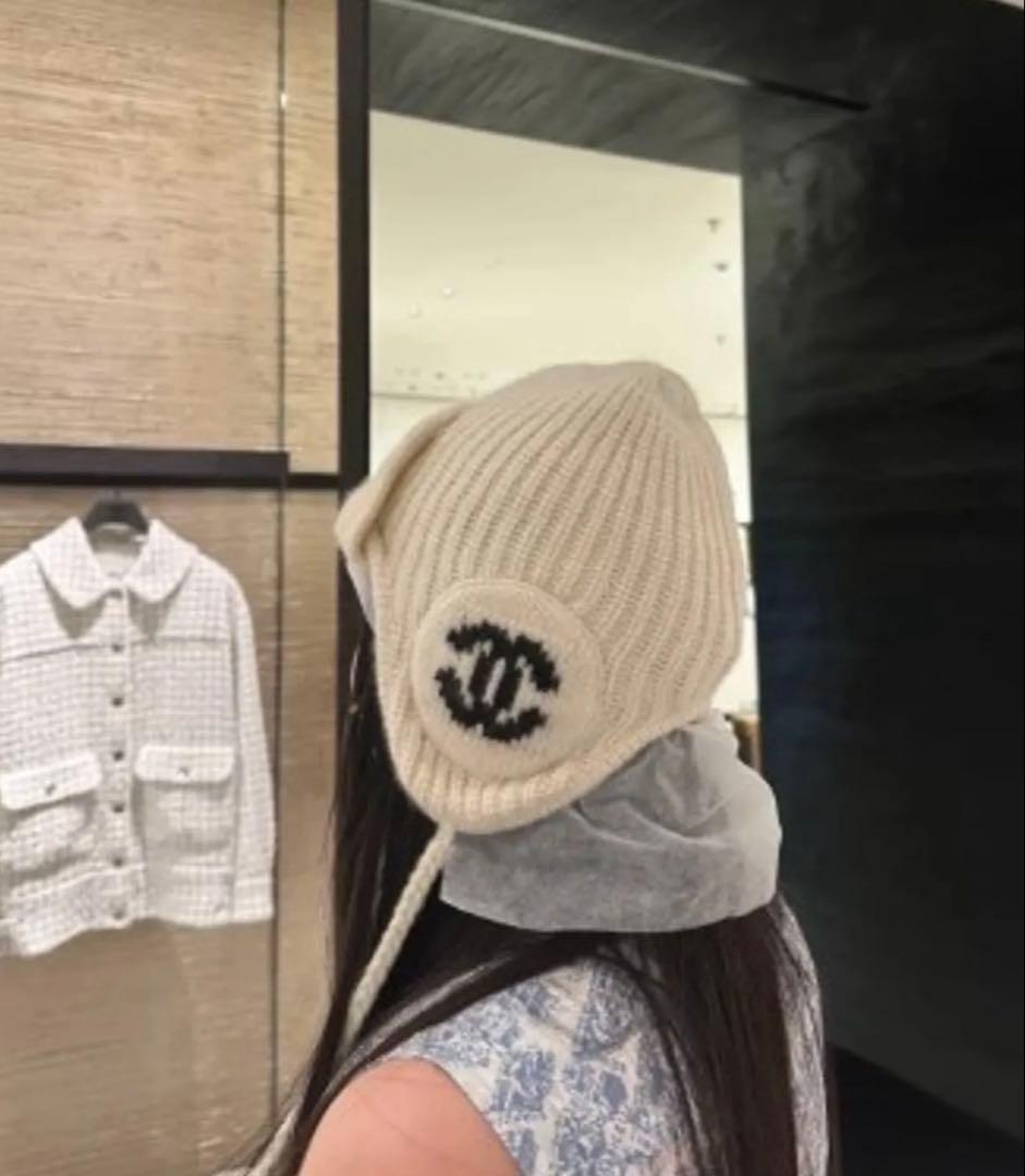 CHANEL ニット帽　ビーニー　ポンポン