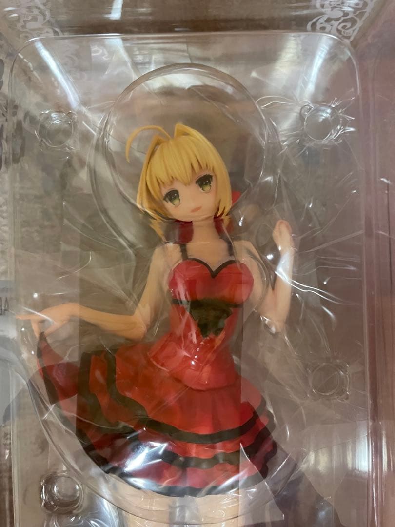 Fate/EXTRA CCC セイバー 深紅の現代衣装