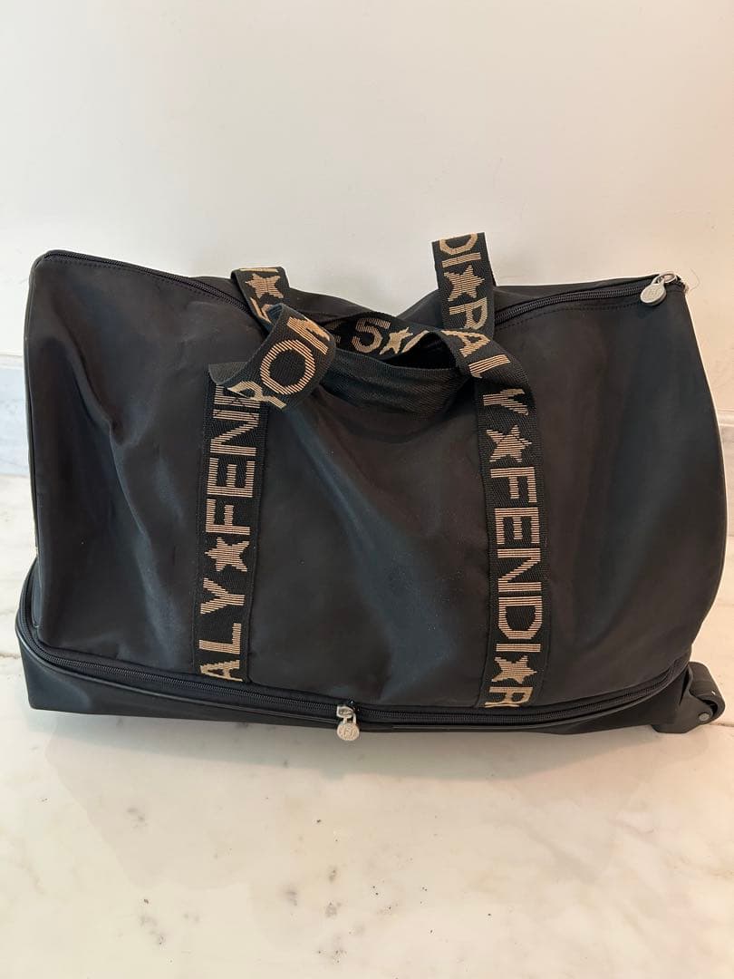 FENDI ￼キャリーケース黒ボストンバッグツーウェイ