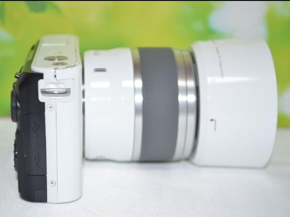 ※訳あり※　Nikon 1 J1 ホワイト ミラーレスカメラ