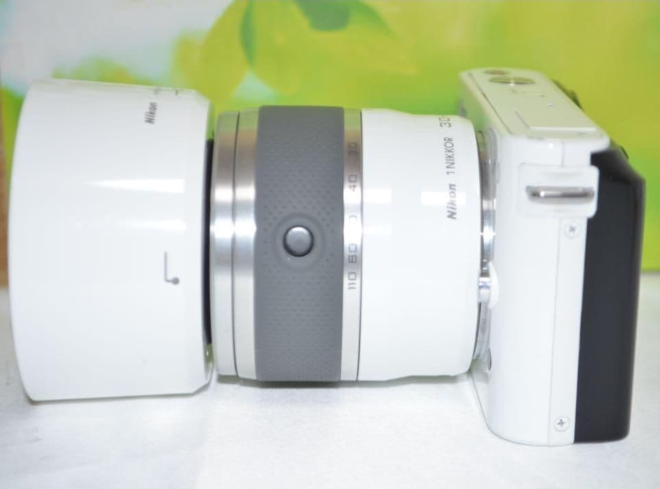 ※訳あり※　Nikon 1 J1 ホワイト ミラーレスカメラ