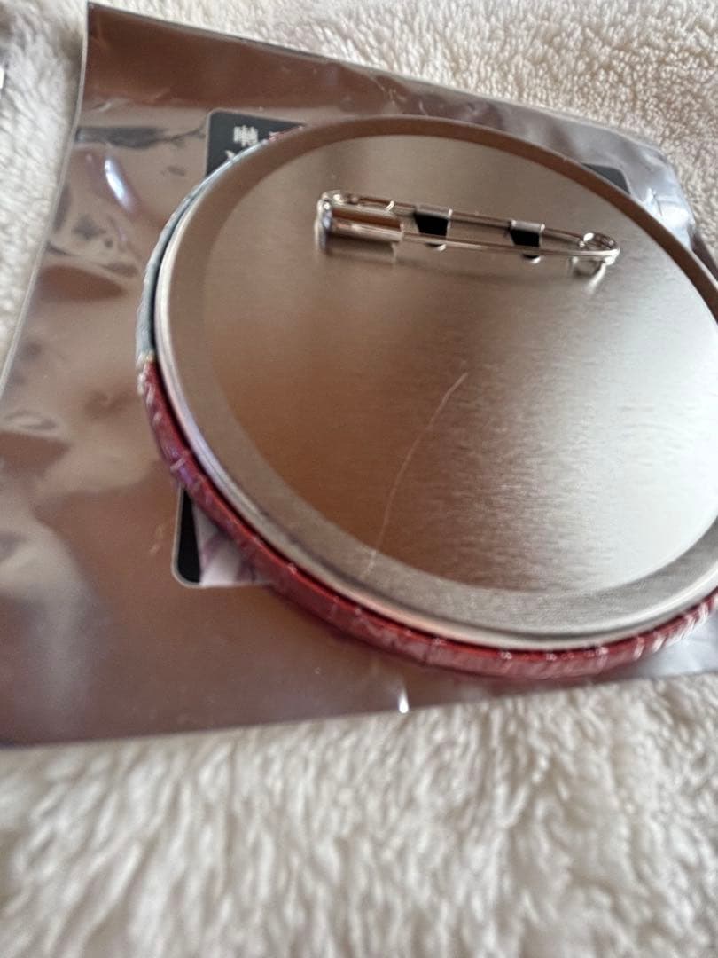 ヨネダコウ 囀る鳥は羽ばたかない ドでか缶バッジ