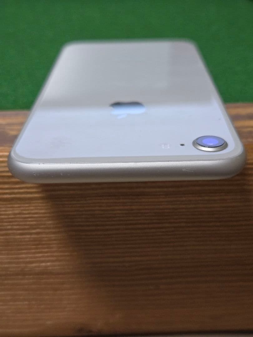 iPhone 8 シルバー 64GB au