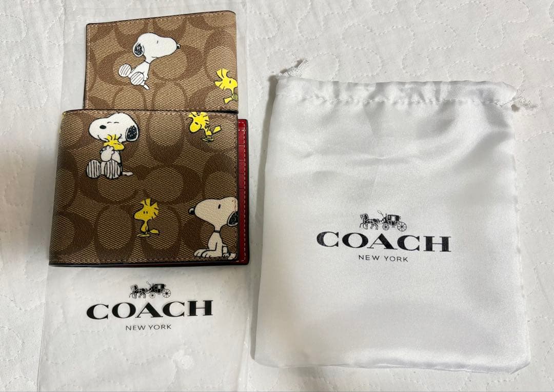 コーチ折りたたみ財布　カードケーススヌーピー新商品