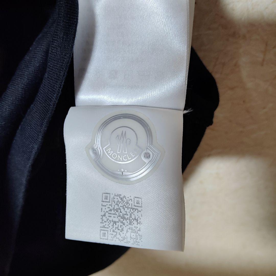 Moncler ブラック Tシャツ
