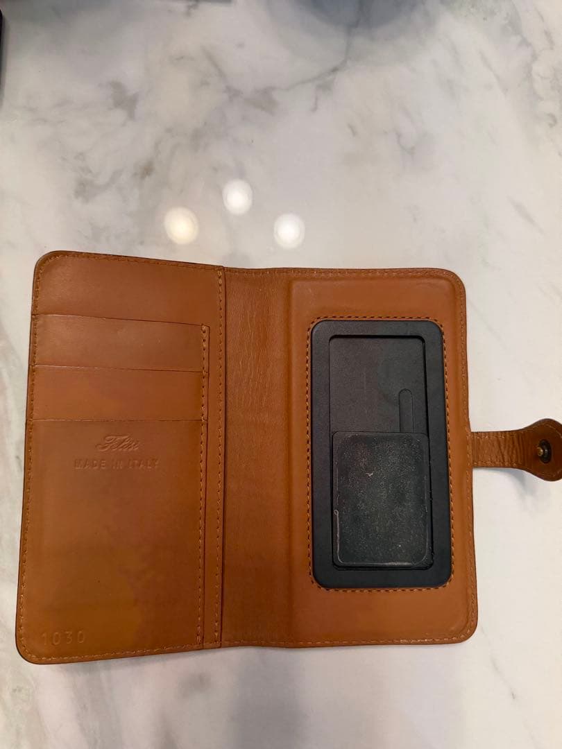 ベージュ クロコダイル型押し本革手帳型ケース