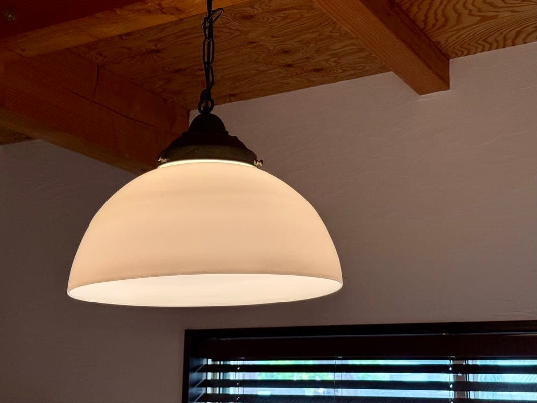 ミルクガラス ペンダントライト 時代物 乳白色 電笠 電傘 レトロ ヴィンテージ